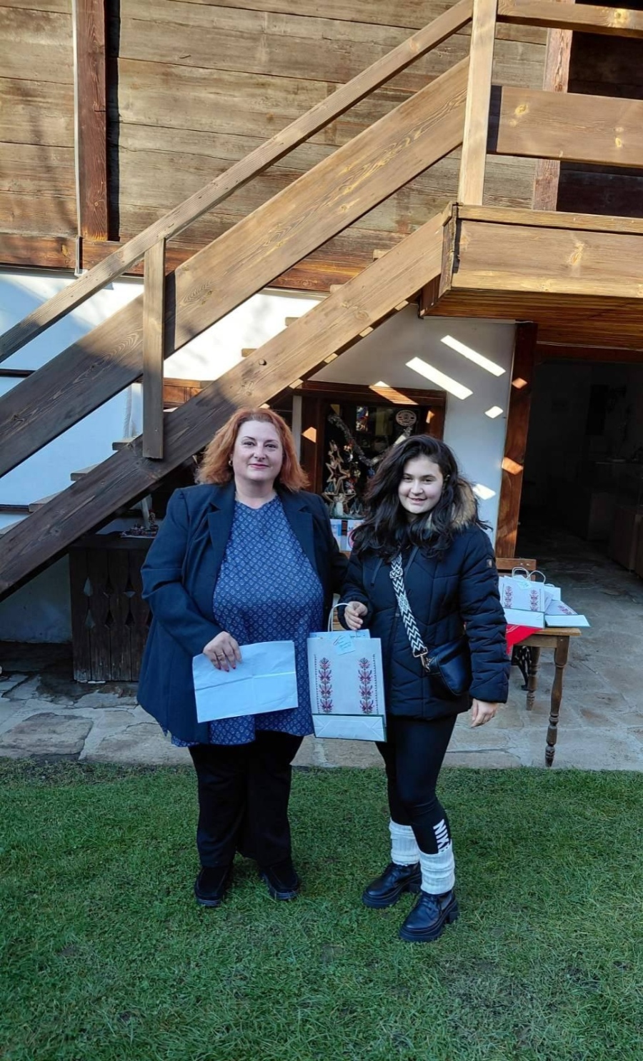 Таланти от цялата страна се състезаваха в конкурс за традиционни сурвачки, картички и пана в Разлог