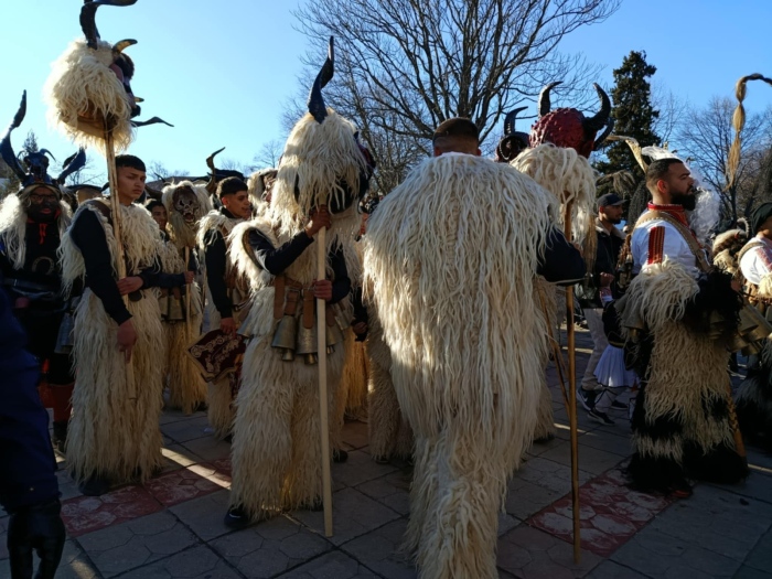 Петрич посрещна първия ден на Новата година със станчинарски игри \