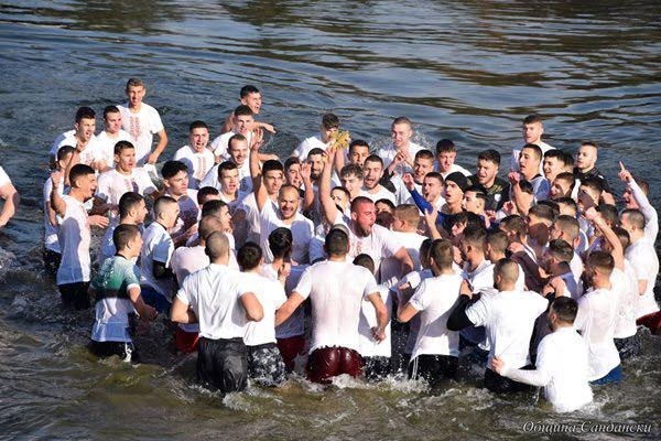 Литийно шествие, водосвет и освещаване на бойните знамена на Богоявление в Сандански