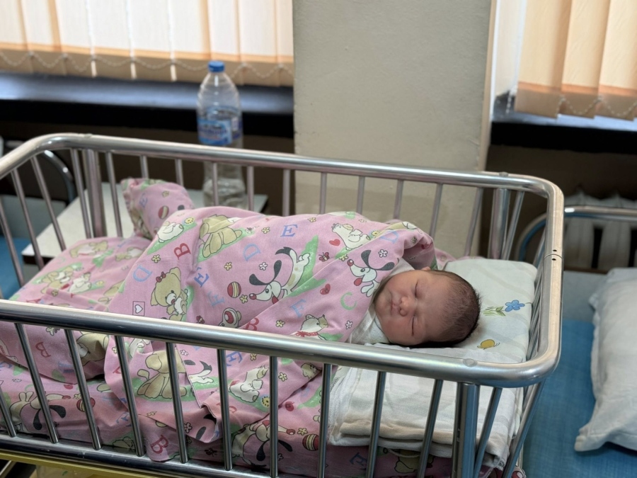 Красивата Красимира е първото бебе на 2026 г. в Самоков