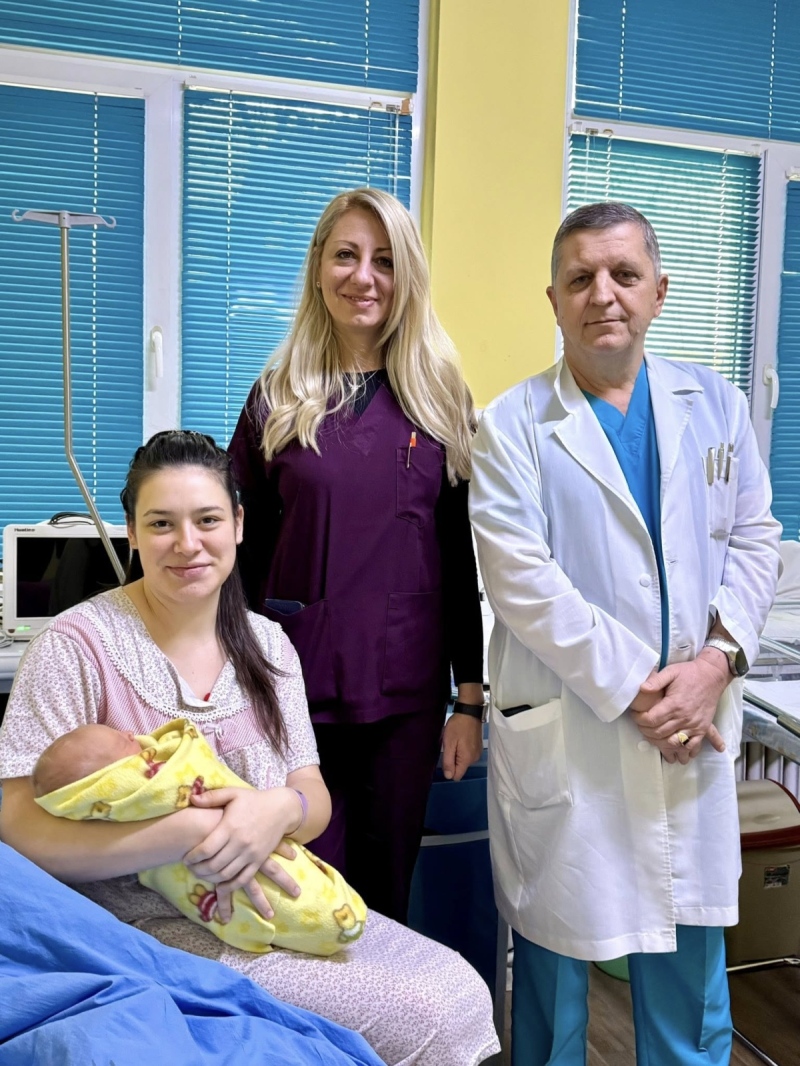 Никол донесе радост в Кюстендил: Първото бебе за годината проплака в ръцете на д-р Ана Цветанов