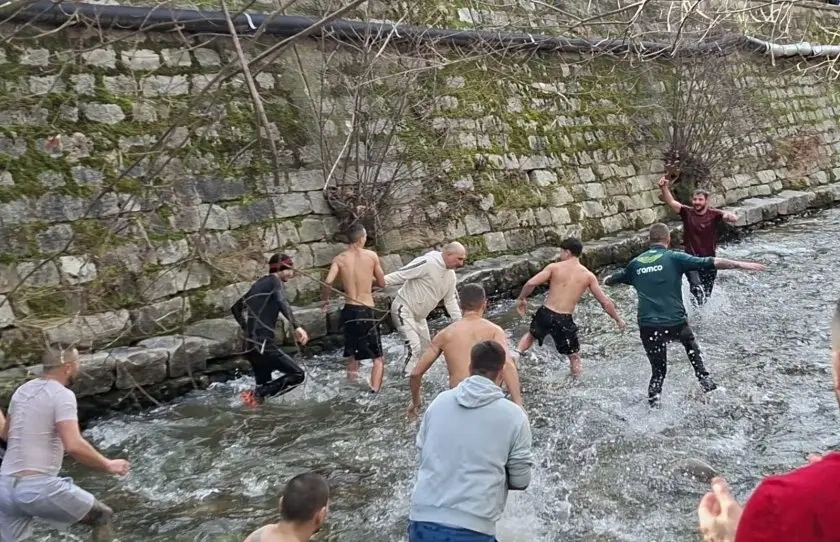 38-годишен мъж спаси богоявленския кръст в Благоевград