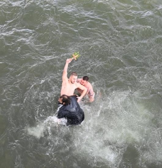 Спас Спасов за втора година извади кръста в Симитли, кметът го откупи