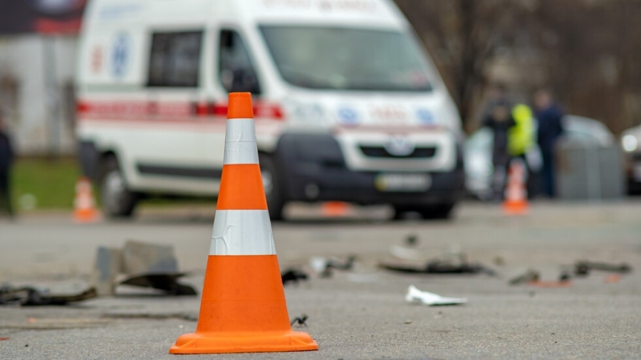 Кола блъсна дете в село Джерман, водачът – избягал