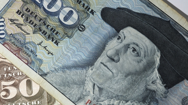 24 години след въвеждането на еврото, германците обменят милиони марки при курс 1.95583