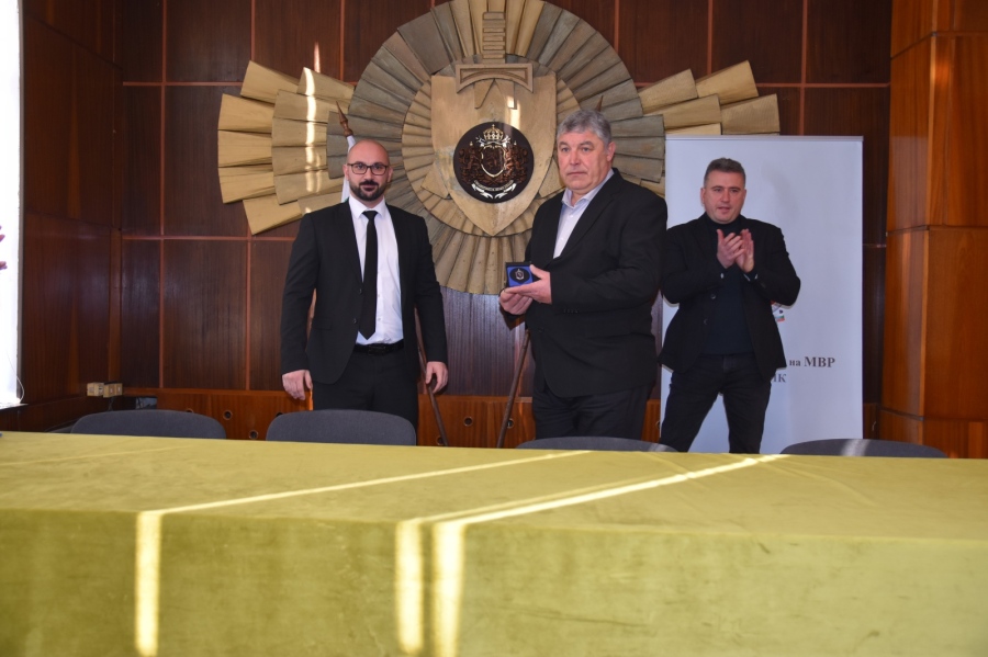 Инспектор Валери Давидков от РУ – Радомир бе изпратен в заслужена пенсия