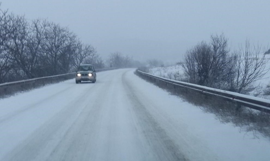 Затвориха прохода „Предела“ за товарни автомобили