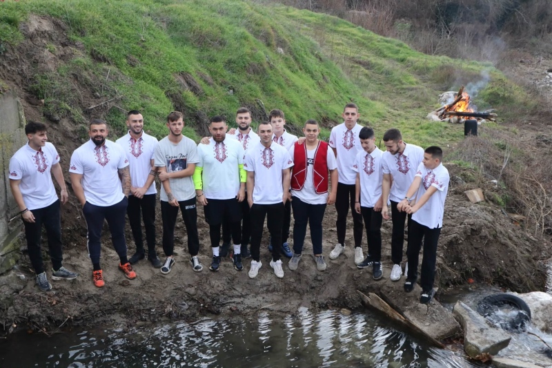  След Богоявление! Никола Костов и приятели дариха 1 550 евро за онкоболна жена в Струмяни