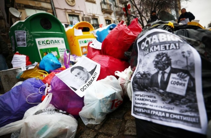 Заради кризата с боклука: Протестна акция пред Столичната община