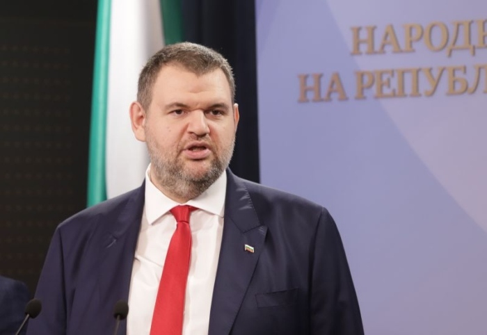 Пеевски поиска оставката на столичния кмет
