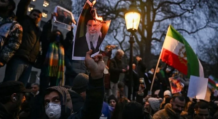 Иран в мрак и кръв: Ще последва ли военен удар от САЩ