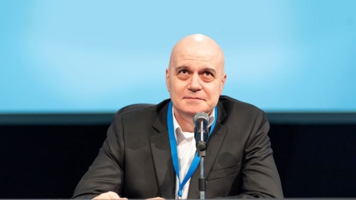 Трифонов към РСМ: Ще гледате Европейския съюз през крив макарон