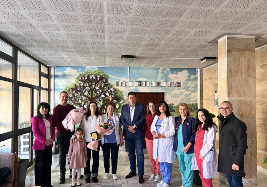 Две малки дами събраха усмивките в Петрич: Божидара и Илиана са най-новите почетни граждани