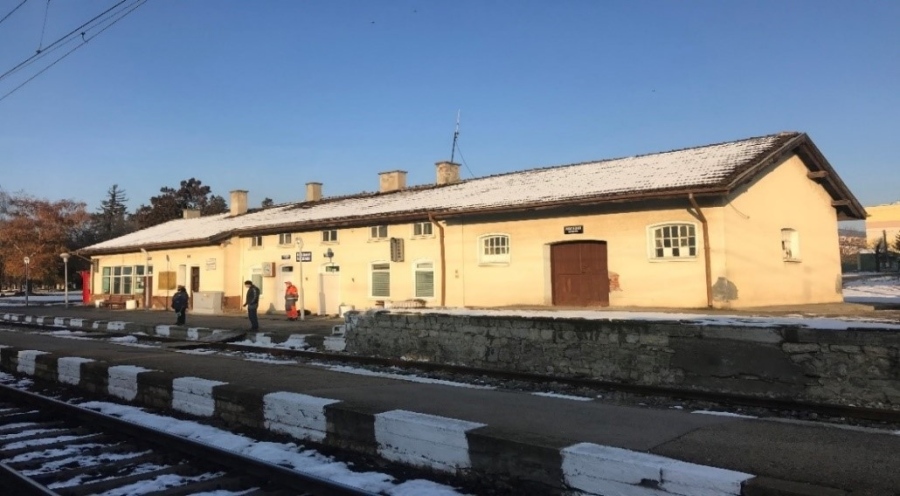 Избират фирма за ремонт на гарата в Радомир (Снимки)
