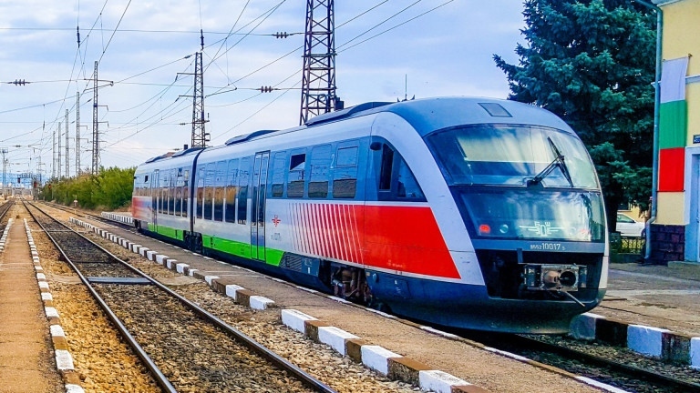 БДЖ пуска допълнителни влакове и места за посетителите на фестивала „Сурва“ в Перник