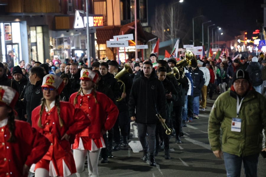 Банско се превърна в център на световния елит по сноуборд – целият град оживя