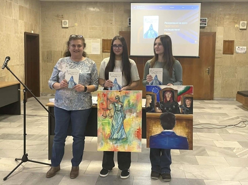 Първата по рода си книга „В страната на Справедливостта“ вече е при десетки ученици- автори на литературни произведения и рисунки