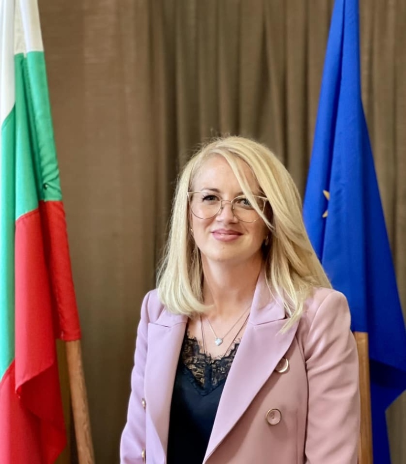 Общински съветник в Бобошево иска орязване на заплатата от 3600 лв. на Лариса Каменова