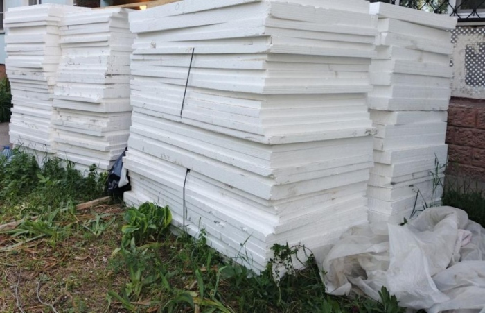 Откраднаха стекове стиропор и фибран от санираща се сграда в Ново Делчево