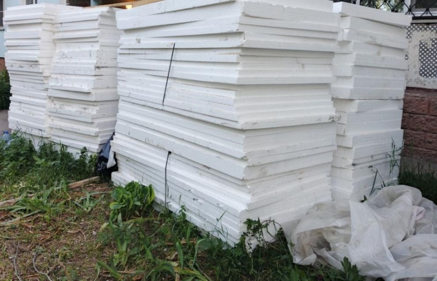 Откраднаха стекове стиропор и фибран от санираща се сграда в Ново Делчево