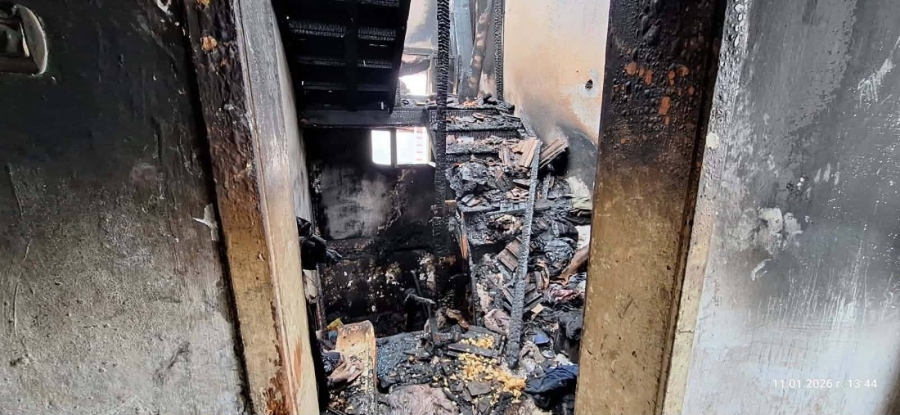 След огнения ад в Бачево! Събарят изгорялата  къща на 5-членно семейство, събират се дарения