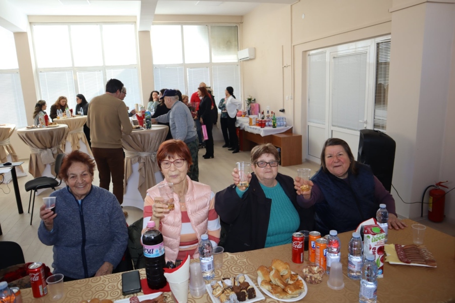 За 9-я рожден ден - подаръци и цветя за потребителите на ЦСРИ – Струмяни