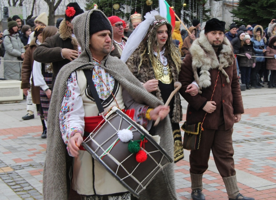 Ялова невеста „роди“ бебето Евронка на Сурова в Брезник