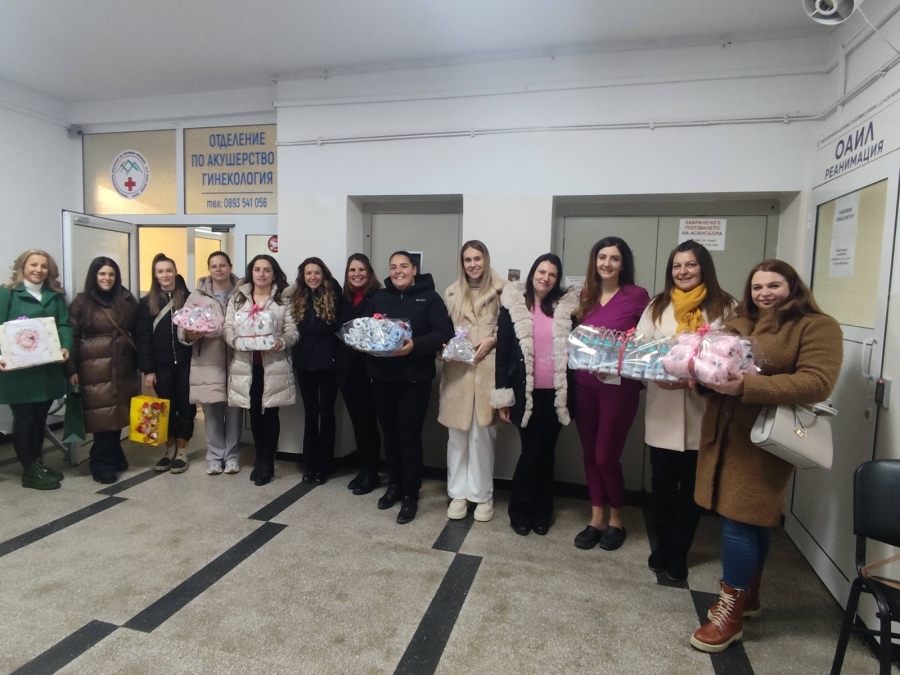 Бабинден в МБАЛ Разлог: Благодарни майки зарадваха екипа на Родилно отделение с подаръци и сълзи от радост