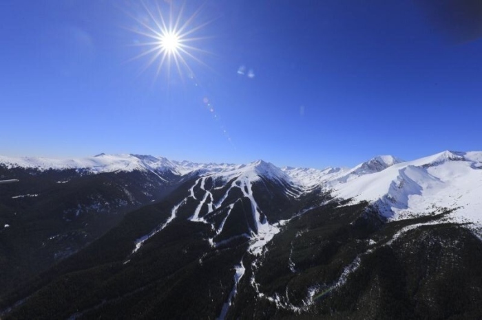 Снеговалежите спират, температурите се вдигат
