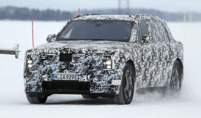 Rolls-Royce подготвя още по-голям и по-луксозен SUV