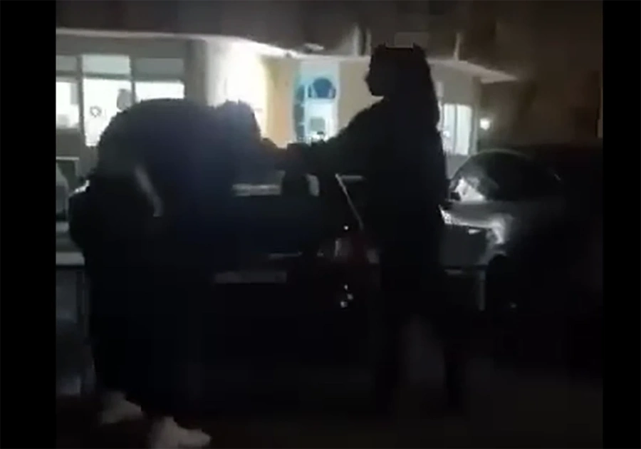 Бой между деца в Благоевград: Кадри обикалят социалните медии, нападателката агресира публично за пореден път