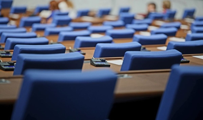 Три опита – три неуспеха: парламентът не започна работа в петък