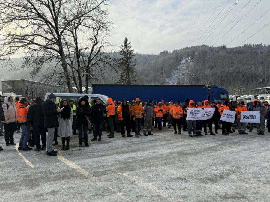 Напрежение пред „Кроношпан“, РИОСВ пломбира завода