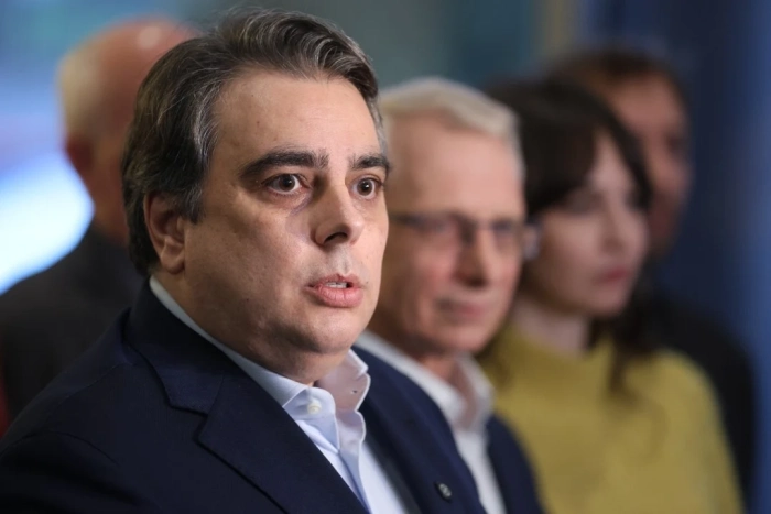 Василев: Коалицията ни е единна, ако иска Радев, може да ни подкрепи
