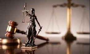 Обвиниха перничанин, заканил се да убие братовчедка си