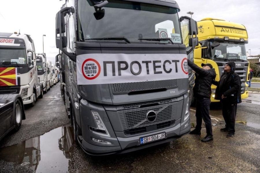 Преустановено е пропускането на камиони през западната ни граница
