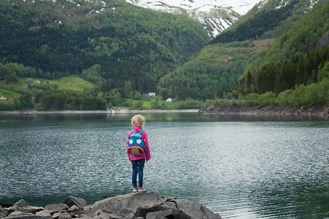 След 7 години: Върнаха при майката изведено от родителска грижа българско дете в Норвегия