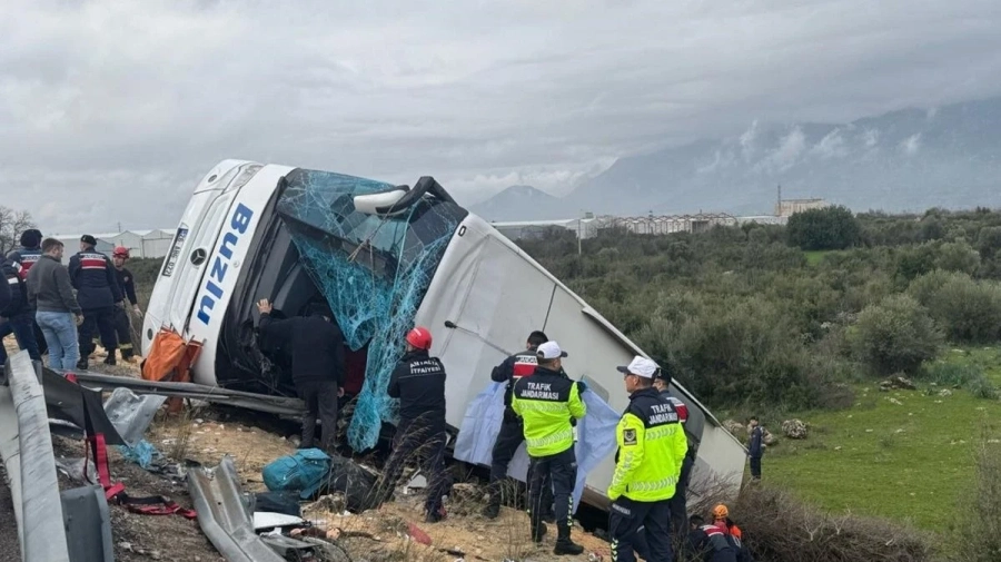 (видео) Жестока катастрофа с автобус в Анталия
