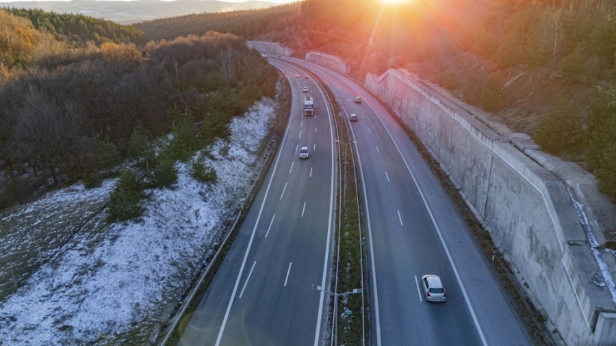 Затруднено движение по АМ „Струма“ край Перник до 10 февруари
