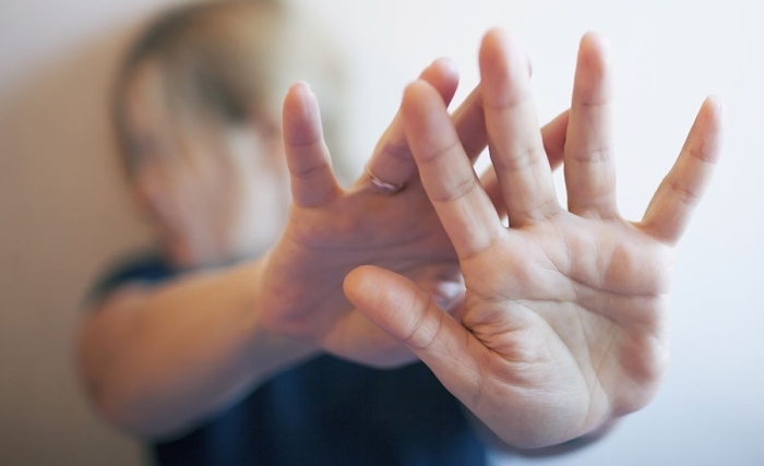 Син преби майка си в Перник, настаниха го в психиатрия