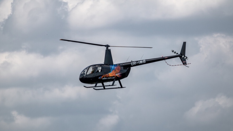 Кмет на румънско село без питейна вода и канализация ходи на работа със собствен хеликоптер