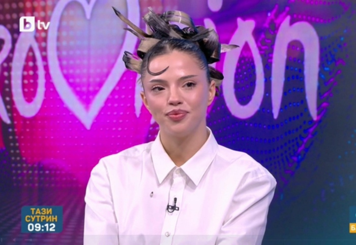 Ще се оттегли ли Дара от „Евровизия“ под натиска на хейта? Мона обеща да развява българското знаме във Виена в нейна подкрепа