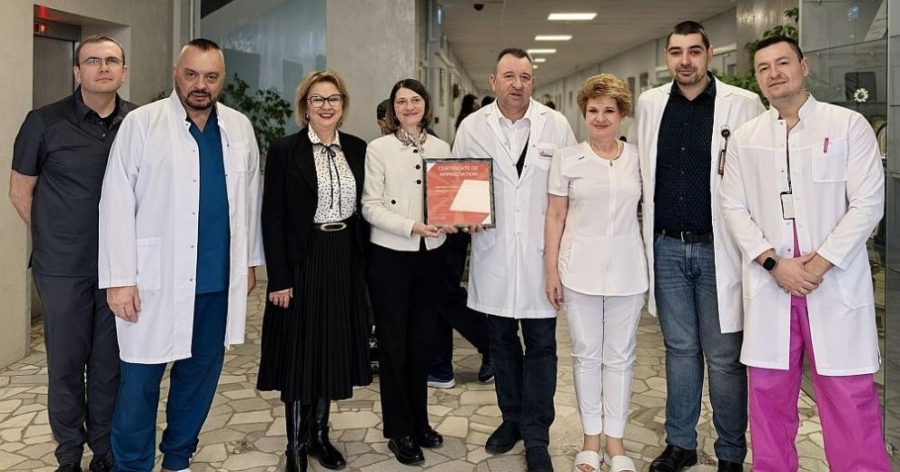 Посланикът на Северна Македония награди „Пирогов“ за спасяването на децата при трагедията в Кочани