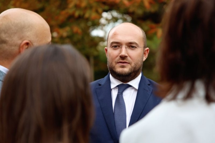 Правосъдният министър отстрани шефа на затвора, поискал освобождаването на Брендо