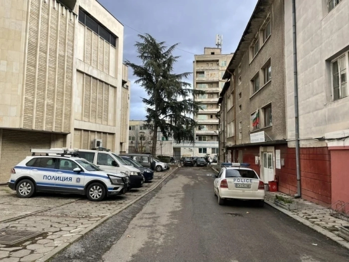 Дупнишки полицаи изловиха крадец от Кресна, вършал по магазините