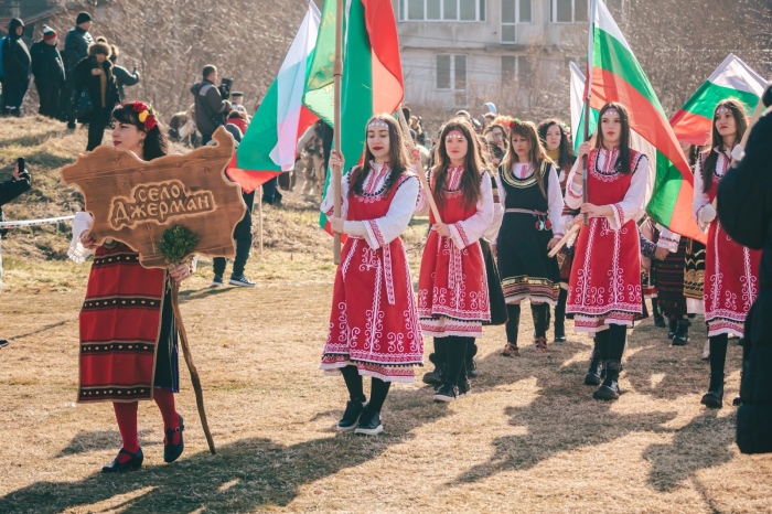 1 000 кукери, бабугери и сурвакари прогонват злото „На Сурва в Джерман“