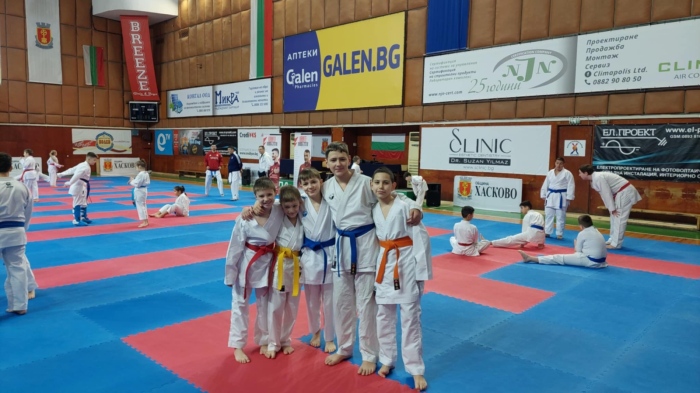 Каратеки на СК „Дарис“ – Кюстендил тренираха със световни и олимпийски шампиони