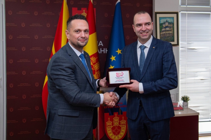 Признание от Северна Македония: Кметът на Кюстендил получи отличие за помощта при потушаването на пожарите в Крива Паланка