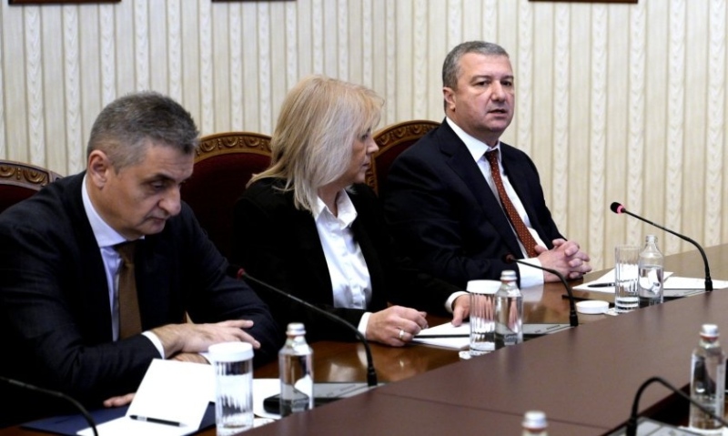 Президентът пред БСП: Стабилно мнозинство в следващия парламент да преразгледа промените в Конституцията