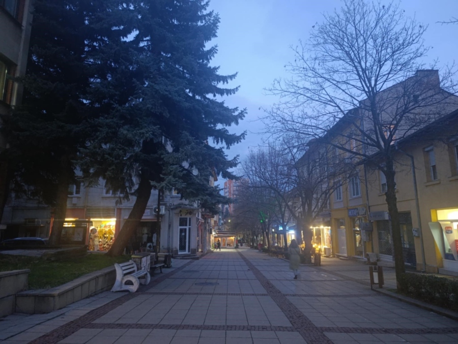 Търговци от Дупница настояват за светлинка в мрака